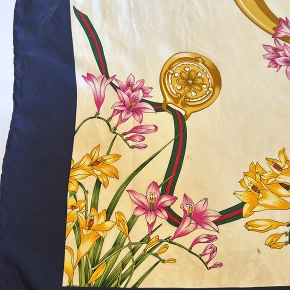 Vintage Gucci Silk scarf - Picture 9 of 16